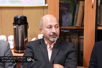 بازدید معاون وزیر بهداشت از مرکز ایرانوم